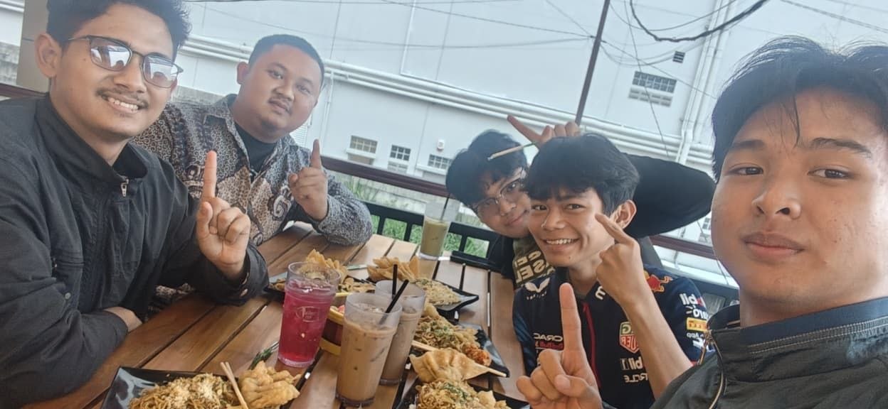 Tim SMK Yadika Soreang yang berhasil meraih Juara 1 CROWD IT 2026